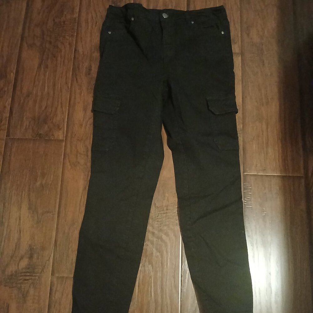 Skinny cargo pants